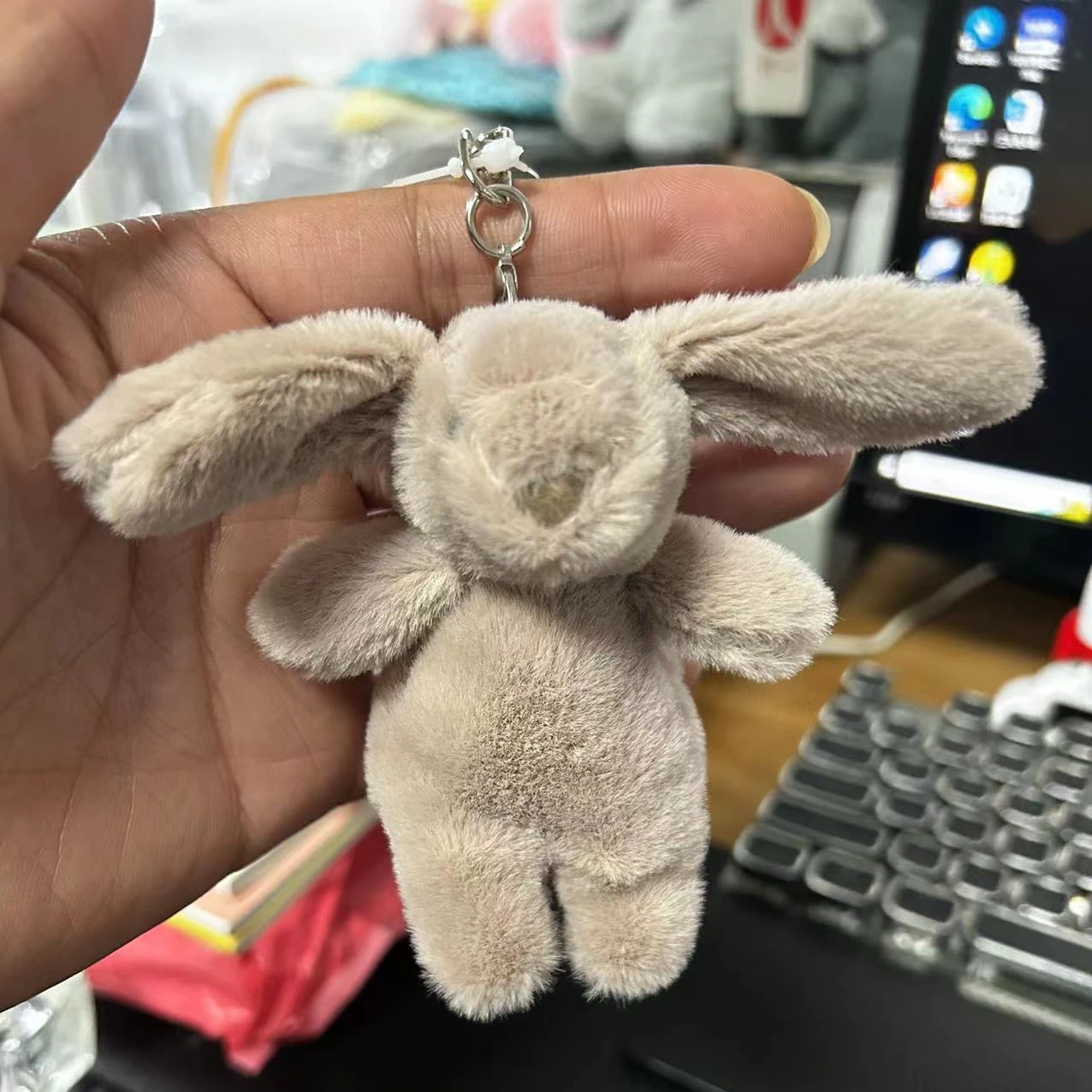 봉제 인형 귀여운 만화 토끼 열쇠고리 사랑스러운 폼폼  - Carabiner Keychain 리뷰 및 가격
