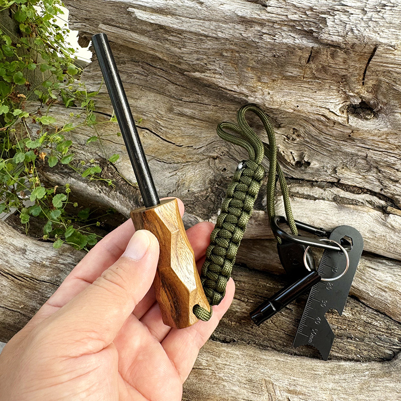 새로운 야외용 플린트 파이어 스타터, 나무 손잡이 점화 - Ferro Rod Striker 리뷰 및 가격
